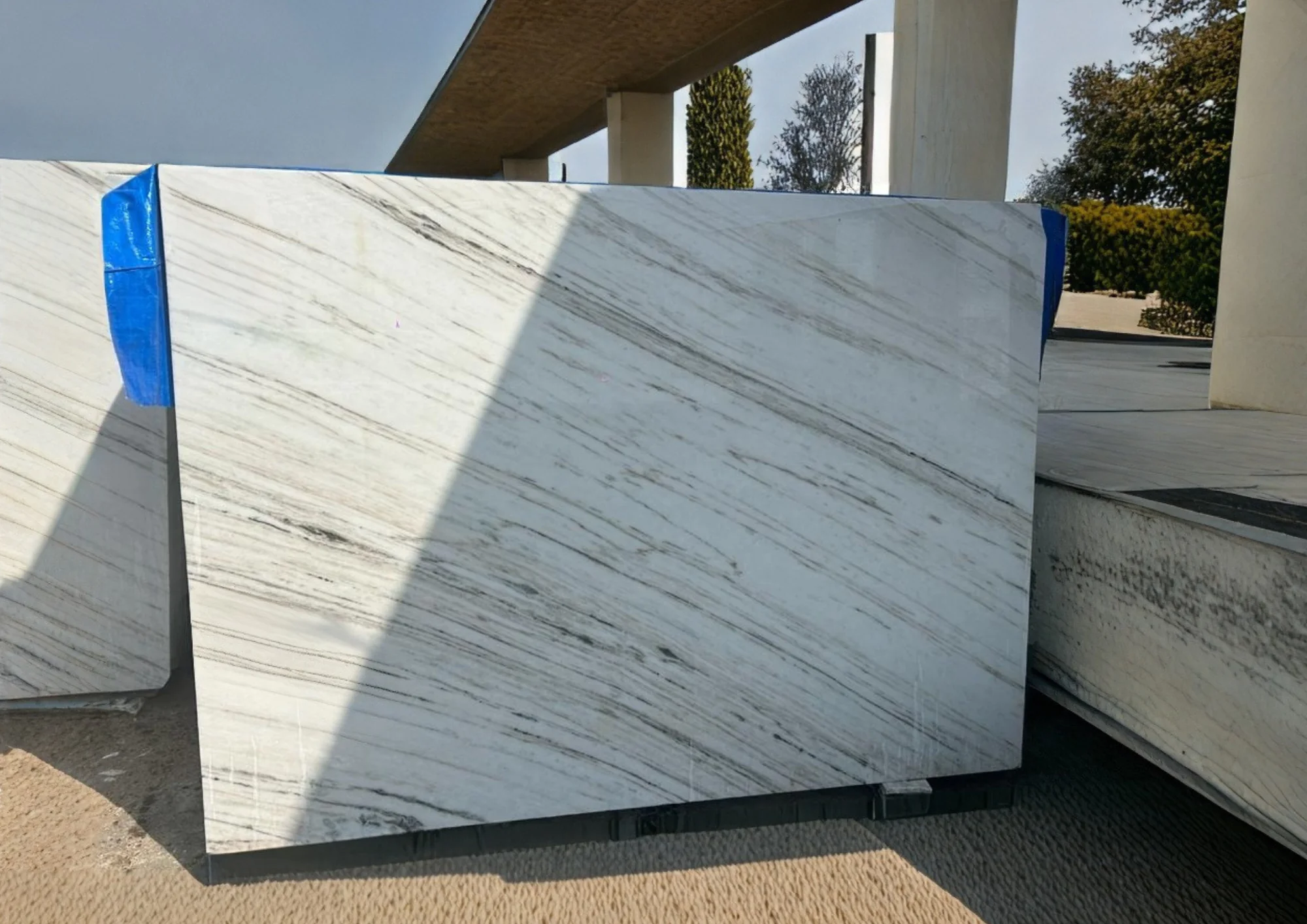 NIAJARNA White