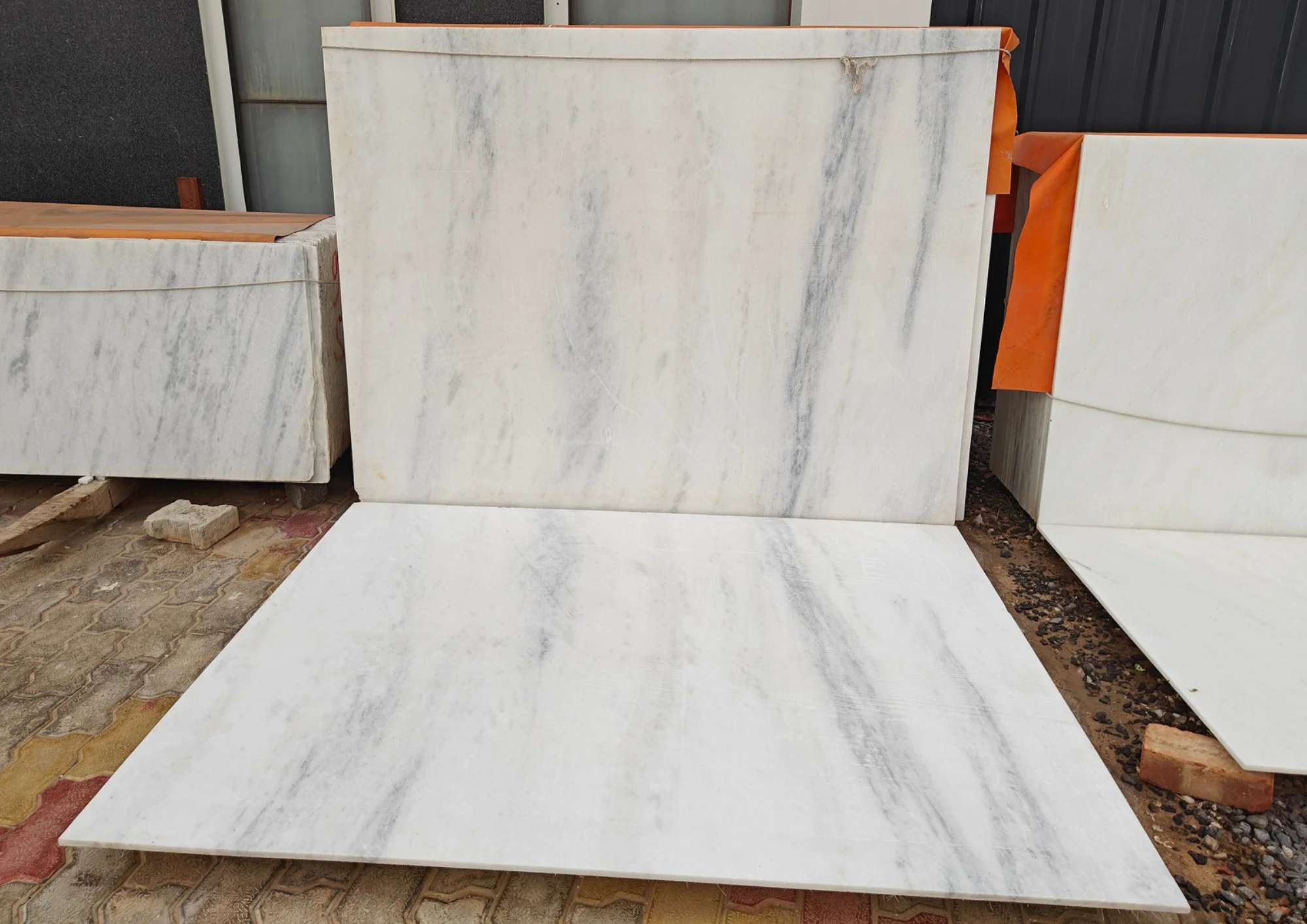 AGARIA White